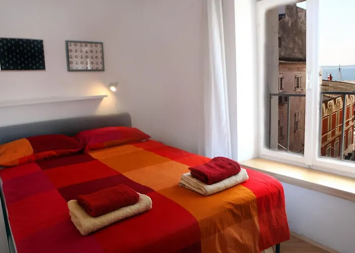 Spacious Piran Central Apartment For 5 Pax Bg