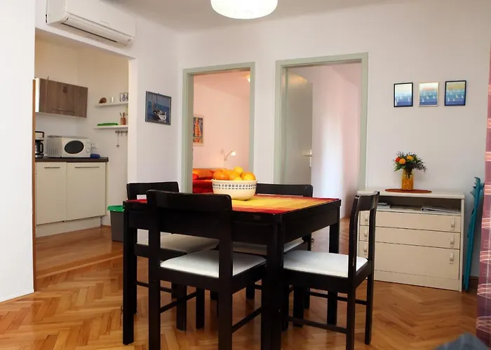 Spacious Piran Central Apartment For 5 Pax Bg