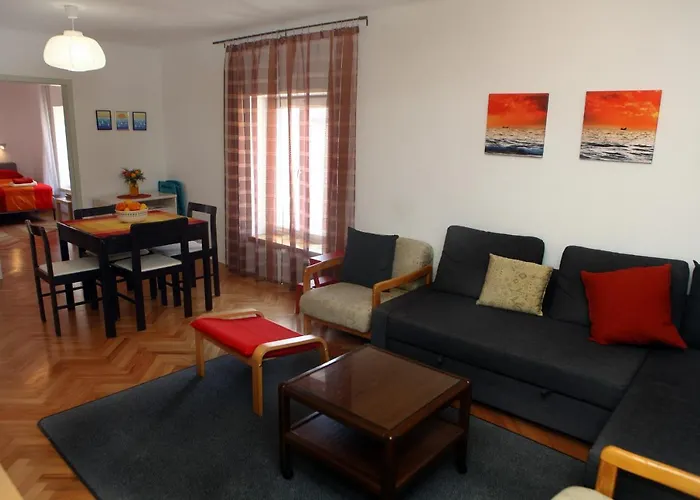 Spacious Piran Central Apartment For 5 Pax Bg