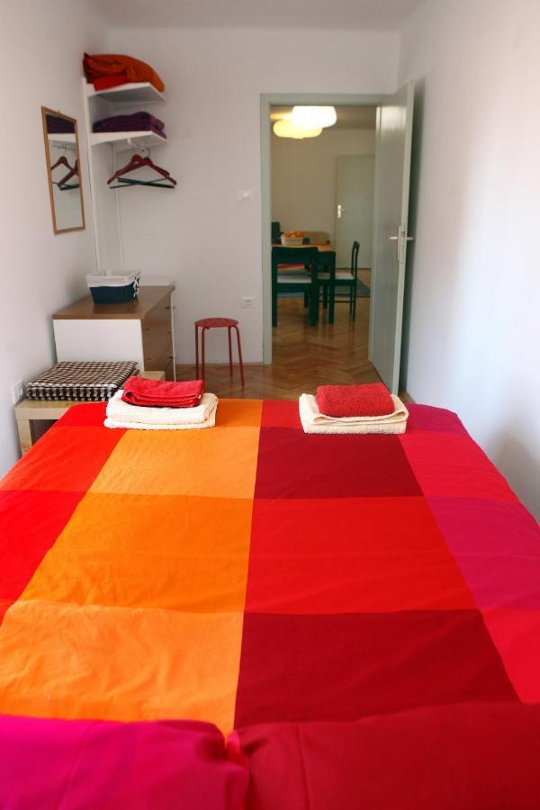 Spacious For 5 Pax Bg Apartment