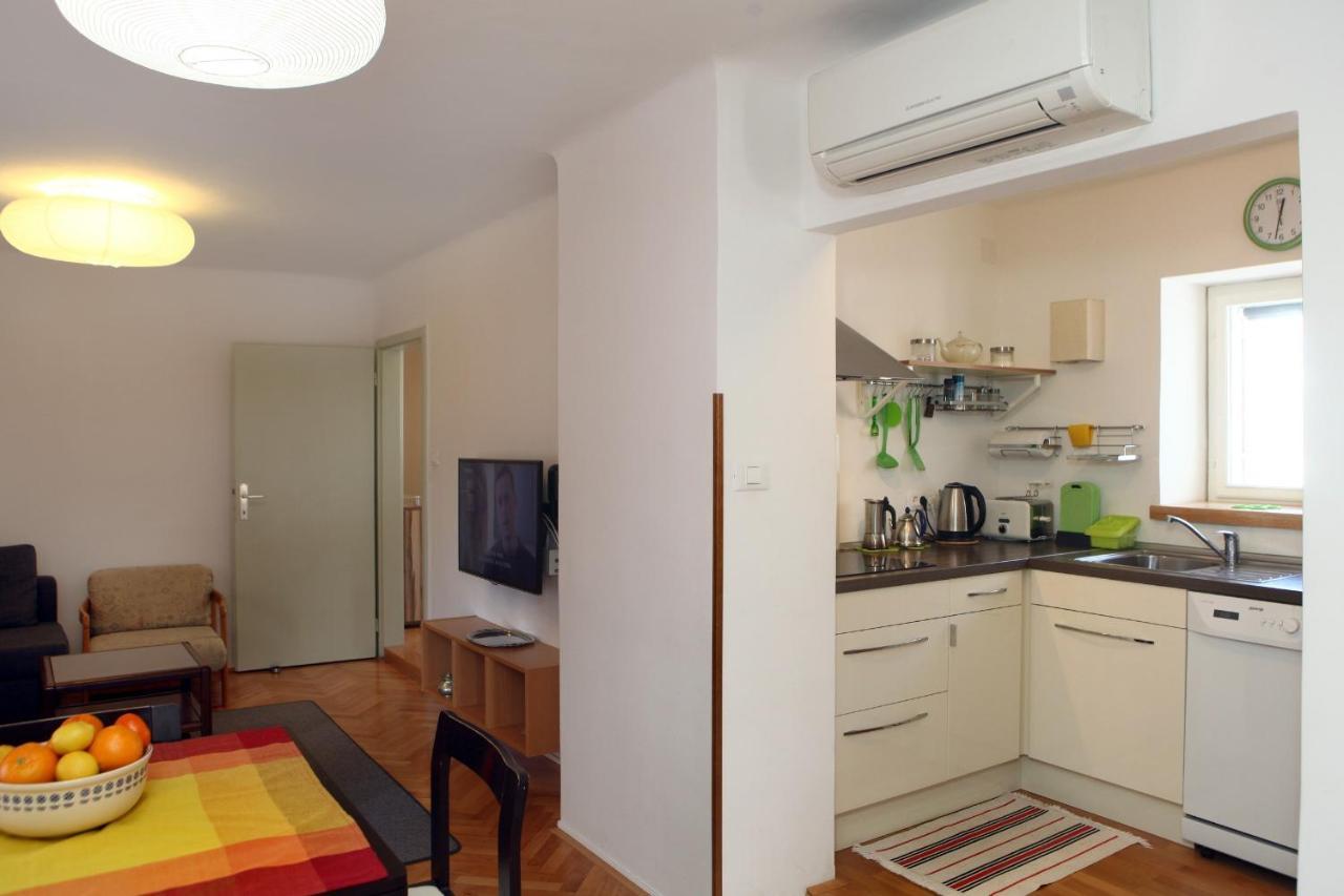 Spacious For 5 Pax Bg Apartment