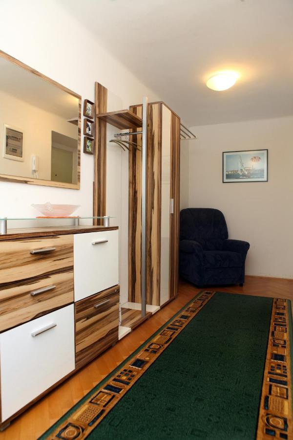 Spacious For 5 Pax Bg Apartment
