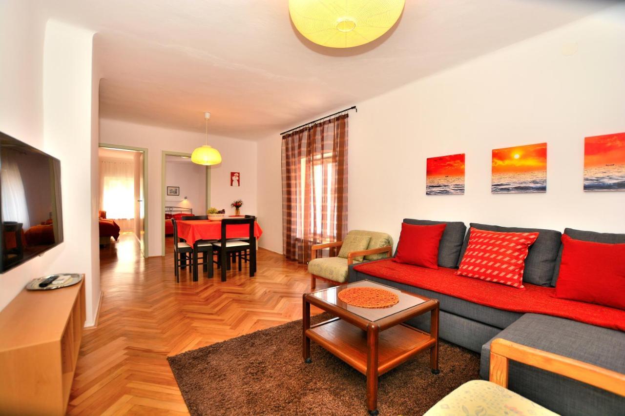 Spacious For 5 Pax Bg Apartment